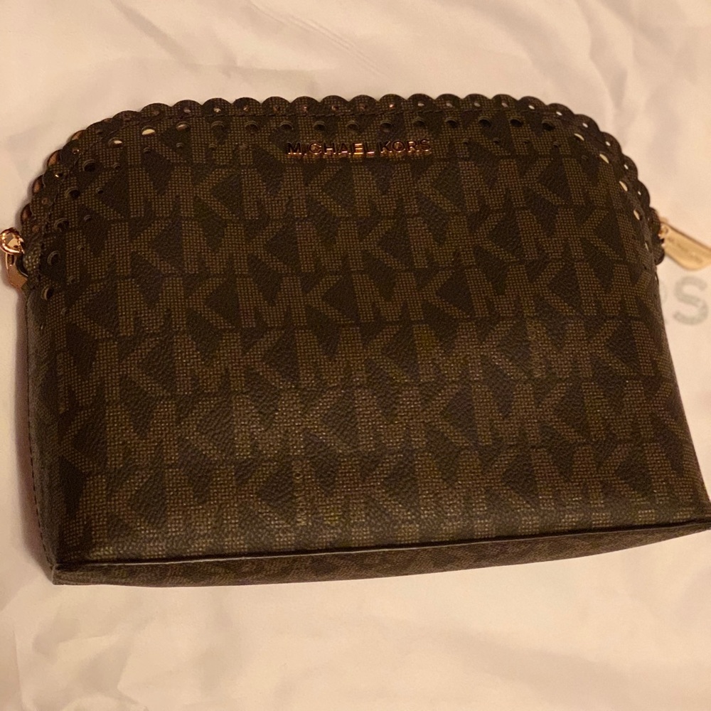 ✨SALE✨BRAND NEW MK CROSS BODY